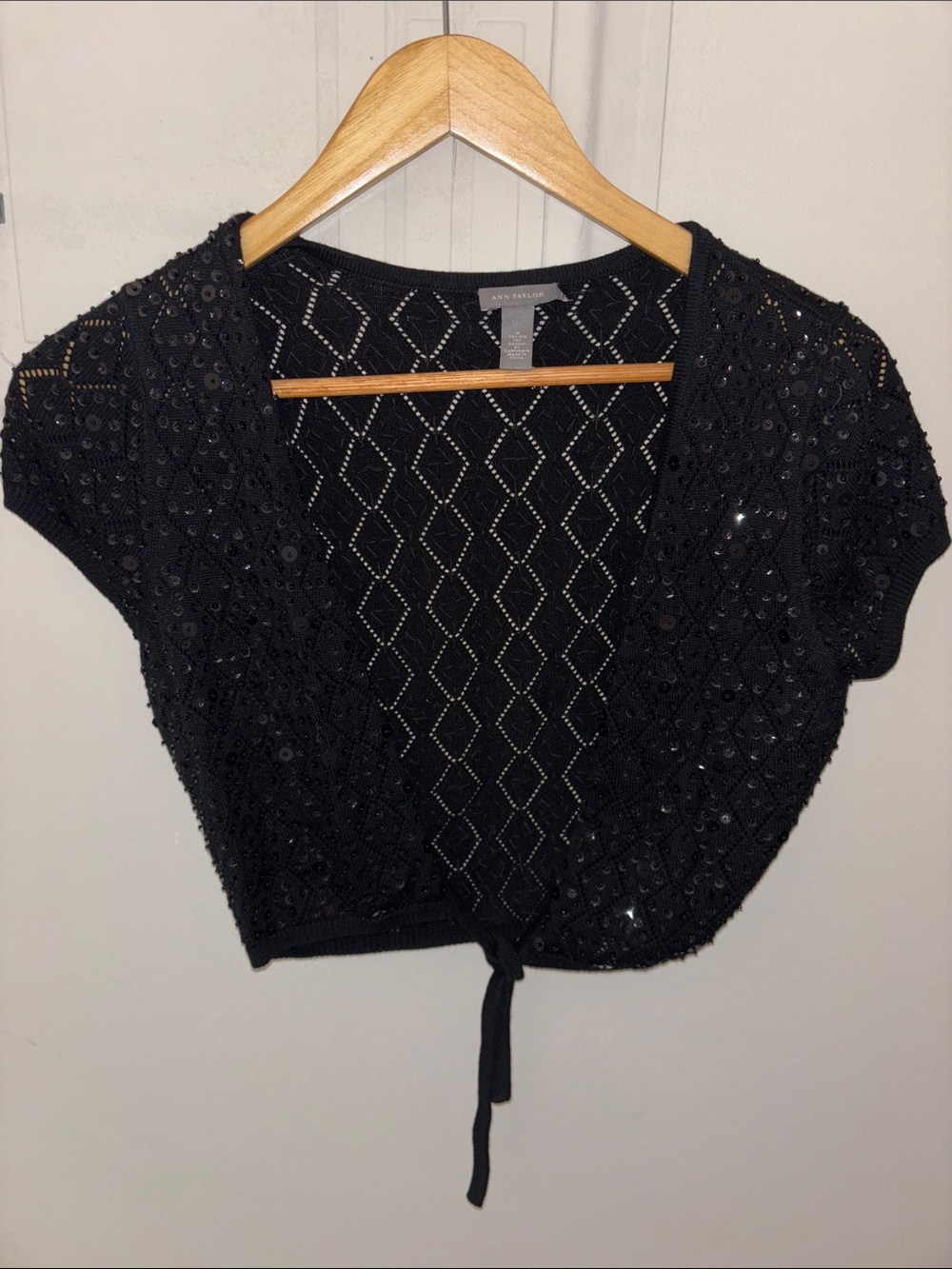 Black Sequin Short-Sleeve Knit Bolero Sweater tie front Ann Taylor Medium vtgy2k